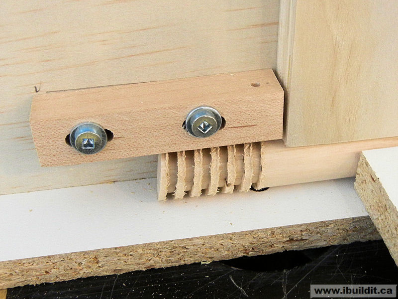 Cutting Wooden Threads IBUILDIT.CA